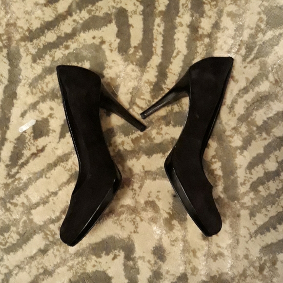 Heels - Picture 2 of 3